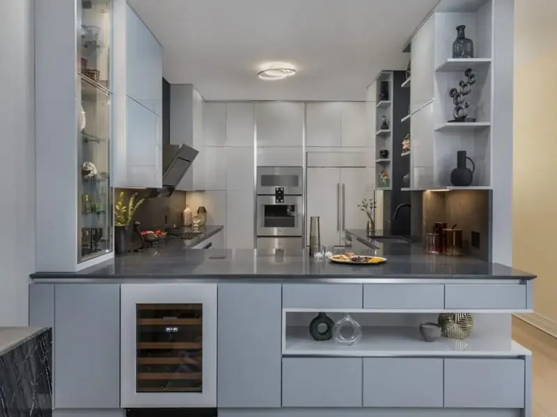 Palo Alto Modern Open-Plan Kitchen